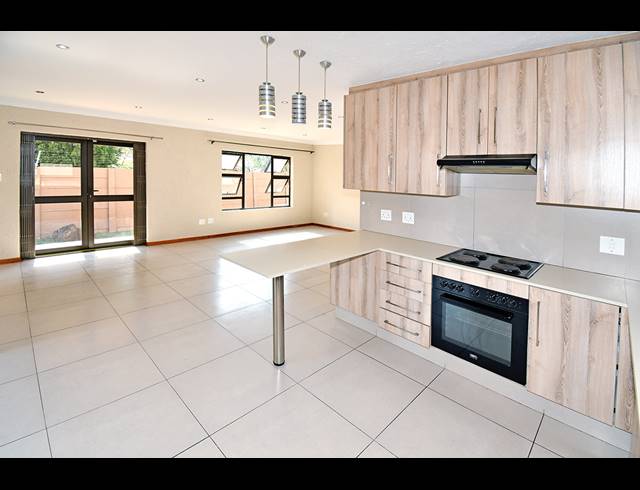 3 BEDROOM TOWNHOUSE TO LET IN LINDEN